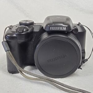 FujiFilm FinePix S8650 16MP 36x Zoom SLR Style Bridge Camera For Parts / Repair